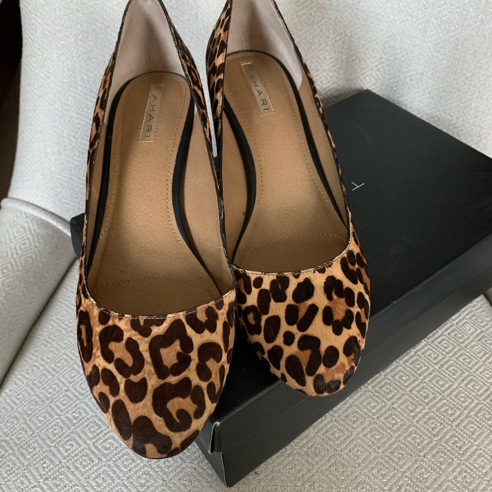 Tahari leopard print pumps